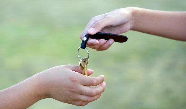 手渡しで鍵の返却